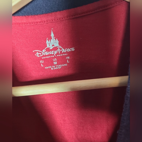 Walt Disney world embroidered t shirt- Unisex- Size medium- Disney parks - Picture 2 of 4